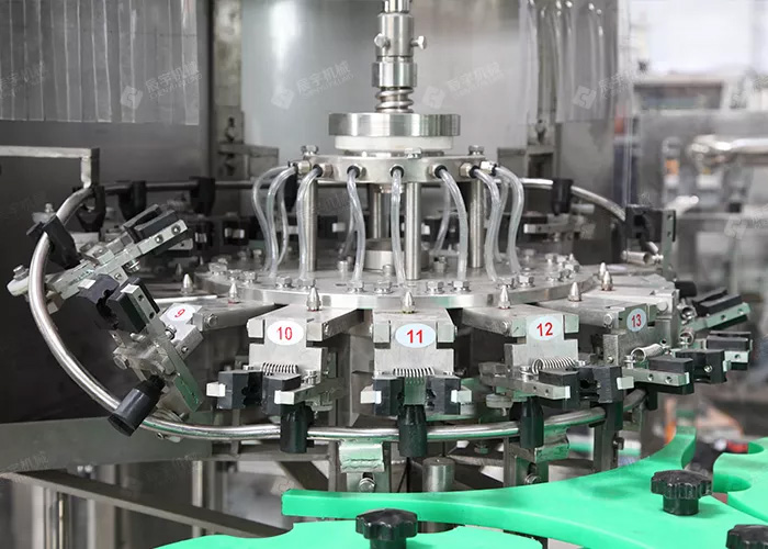 三合一旋轉(zhuǎn)式濃稠液體灌裝機(jī) 三合一旋轉(zhuǎn)式濃稠液體灌裝機(jī)